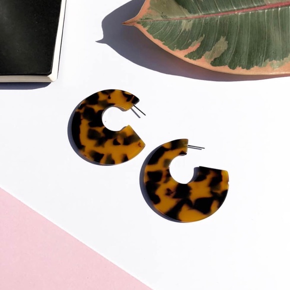 UO Style Dark Brown Tortoise Statement Earrings - Picture 4 of 8